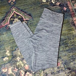 NWOT Old Navy Gray Honeycomb Pattern Leggings